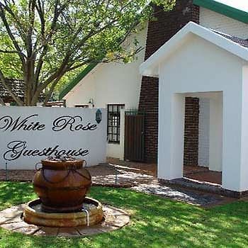 A White Rose Guest House Bloemfontein Extérieur photo